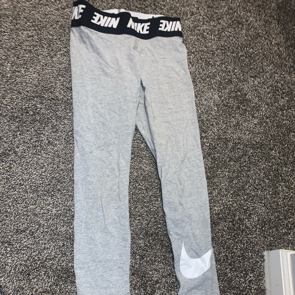 Grey Nike leggings
